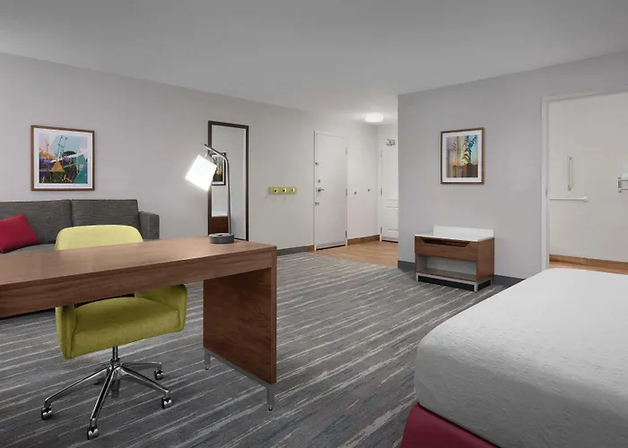 Hotel Hampton 3*
